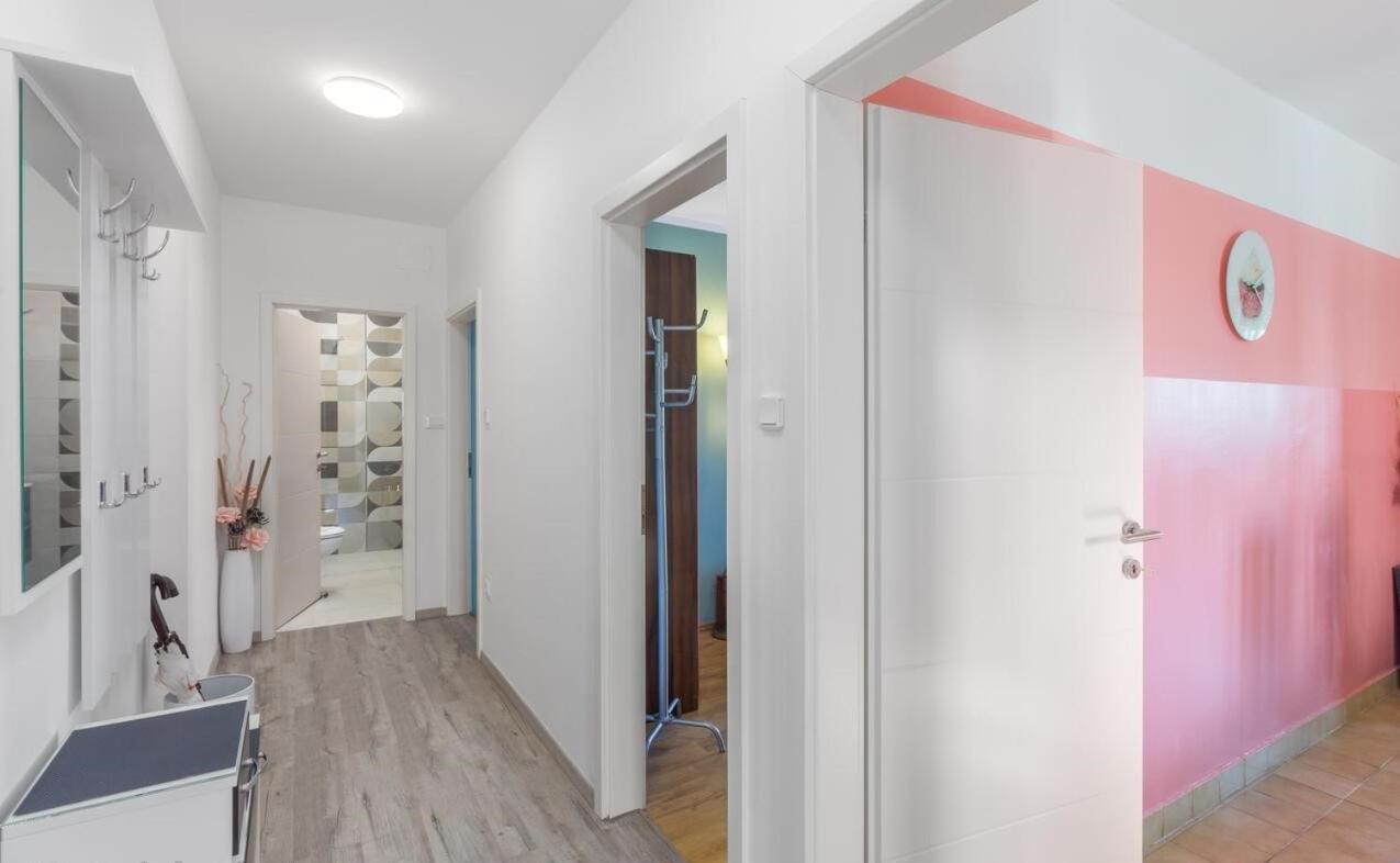 Spacious New App For 5 Persons, Close Beach&City Poreč Exteriör bild